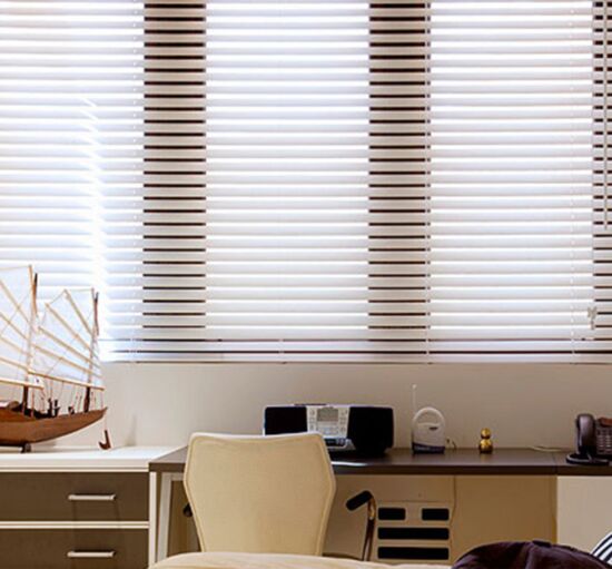 Горизонтальные жалюзи для гостиницы