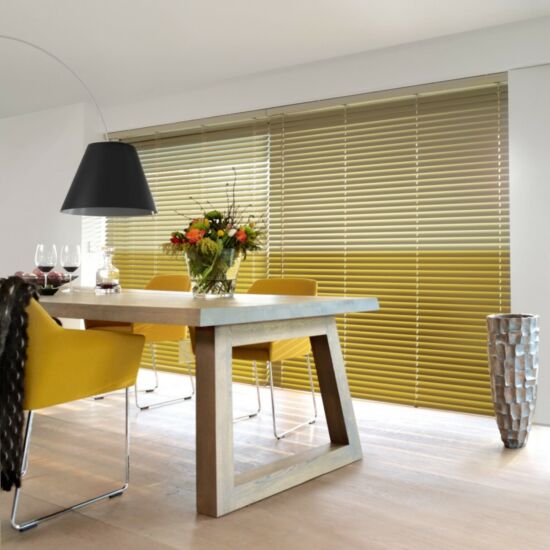 Алюминиевые горизонтальные жалюзи для магазина