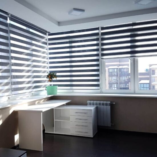 Алюминиевые горизонтальные жалюзи для школы