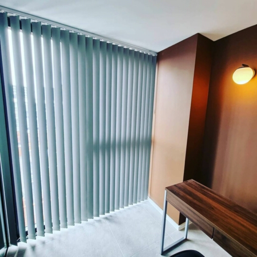 Пластиковые жалюзи в комнату