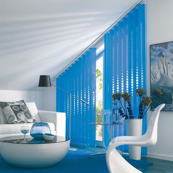 Вертикальные жалюзи на треугольные окна