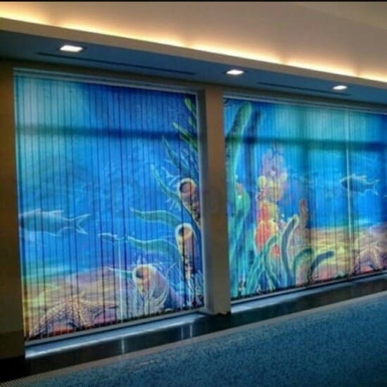 Тканевые вертикальные жалюзи для витрин